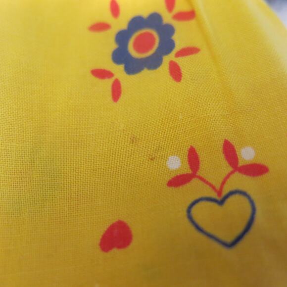 VINTAGE 1950/1960 Half Apron Handmade Hearts Flowers Ric Rac Pockets Yellow/Red - Picture 8 of 9